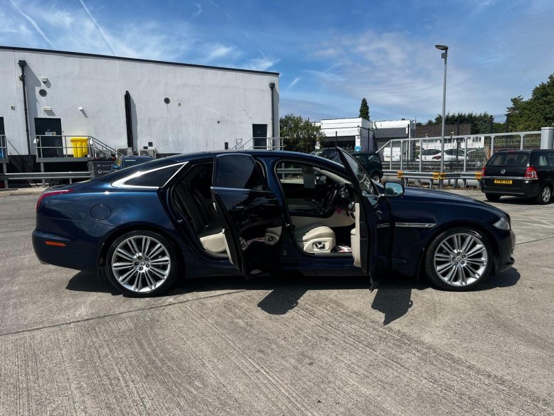JAGUAR XJ