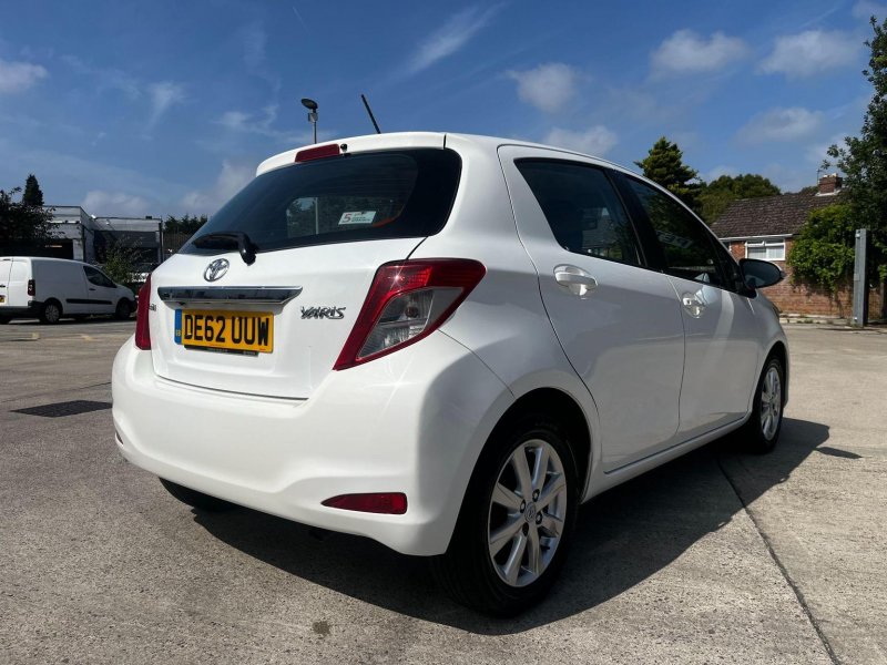 TOYOTA YARIS